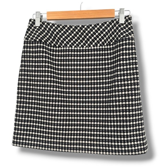 Ann Taylor Dresses & Skirts - Ann Taylor LOFT Skirt Black & White Dot Pattern Career Casual Size 2P